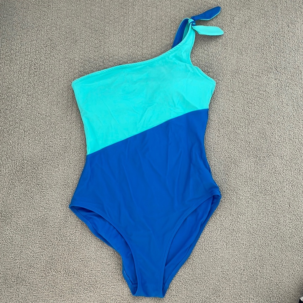 Cute colorblock one shoulder suit